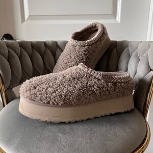 UGG Tazz Maxi Curly Slipper Sand Size 10